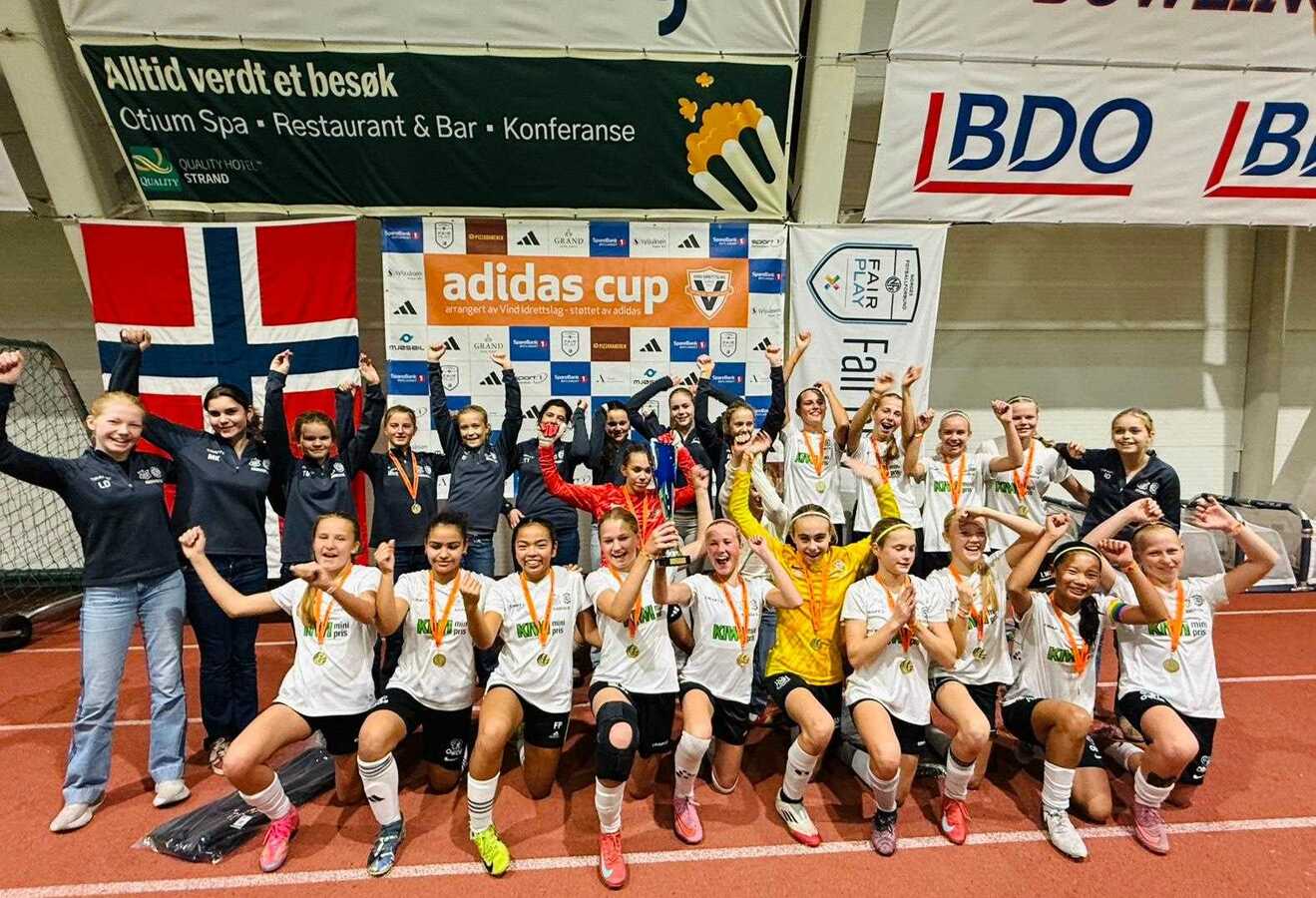 J13 vinner Adidas cup! - Asker Skiklubb